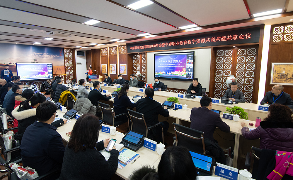 https://www.cqvie.edu.cn/__local/C/F4/F2/C988AC1EB547CD807725BC55072_F6A70C32_A562E.jpg